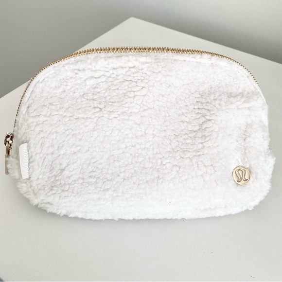 Lululemon Everywhere Belt Bag Fleece White & Gold NWT - Picture 1 of 11
